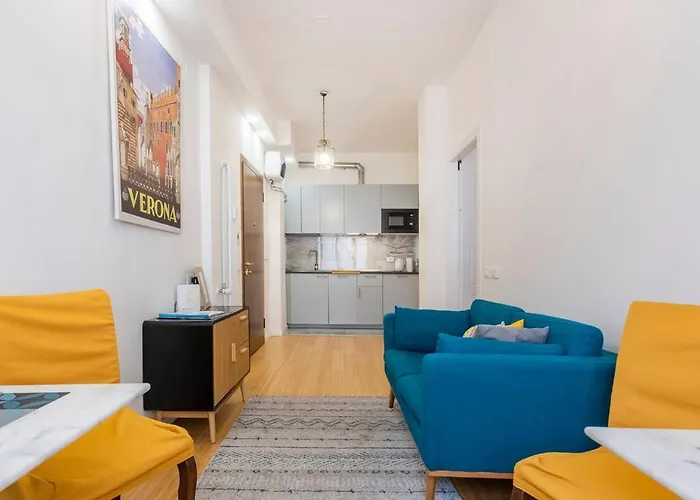 Vicolo Leoni 2Brd Apartment